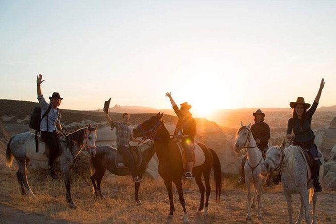 sunset-horse-back-riding-tour
