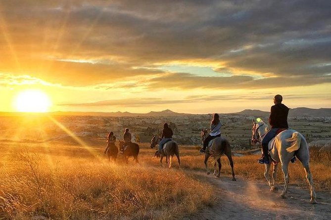 sunset-horse-back-riding-tour