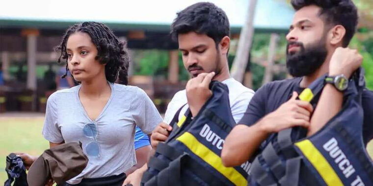 sunset-kayaking-on-the-negombo-lagoon