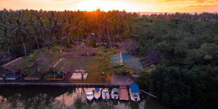 sunset-kayaking-on-the-negombo-lagoon