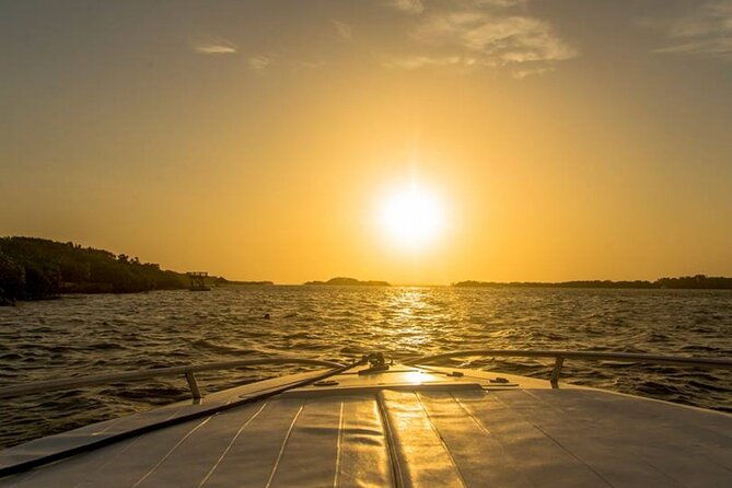 sunset-navigation-through-the-bay-of-cartagena