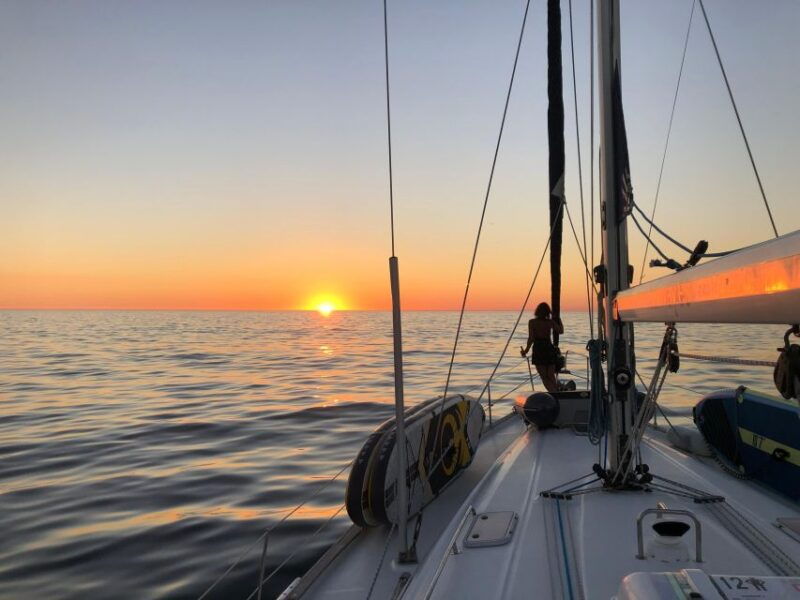 sunset-on-a-luxury-sailing-yacht-lagos-algarve