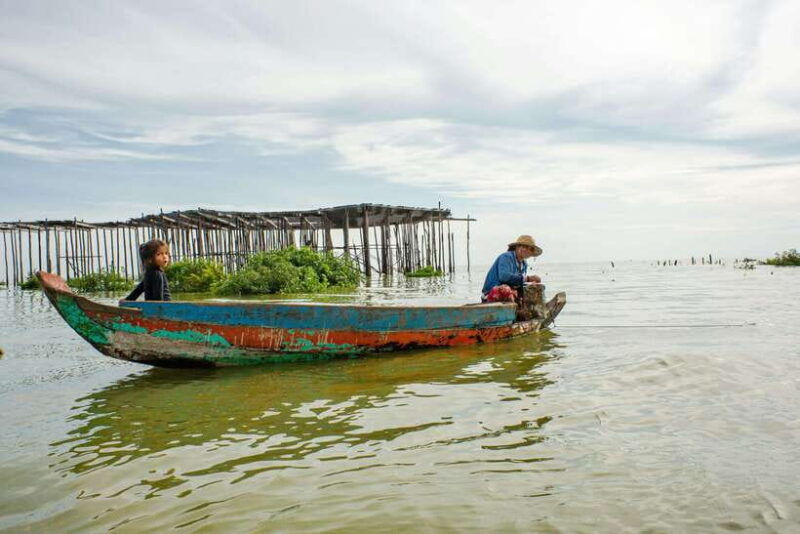 sunset-over-the-tonle-sap-lake-and-visit-floating-village