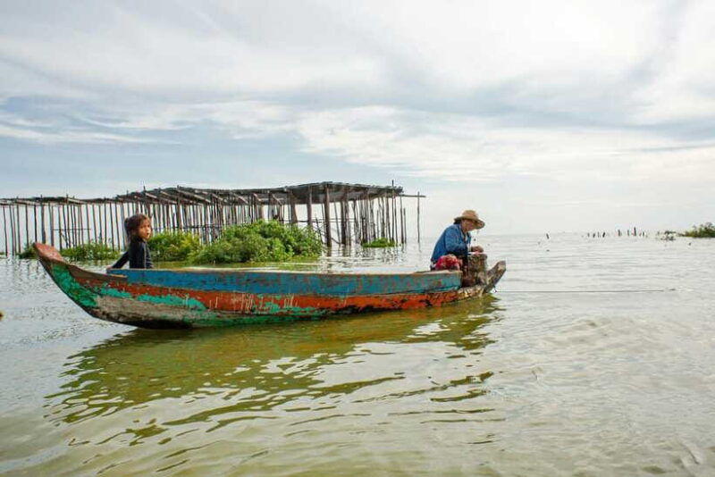 sunset-over-the-tonle-sap-lake-and-visit-floating-village
