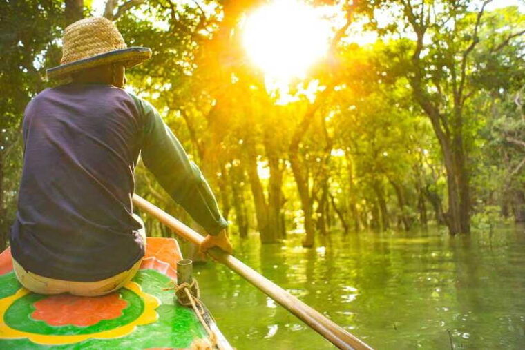 sunset-over-the-tonle-sap-lake-and-visit-floating-village