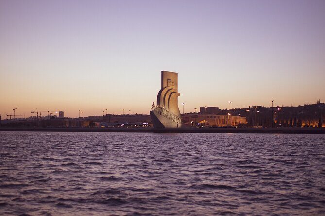 Sunset sailboat tour in Lisbon with wine and beer - FAQ