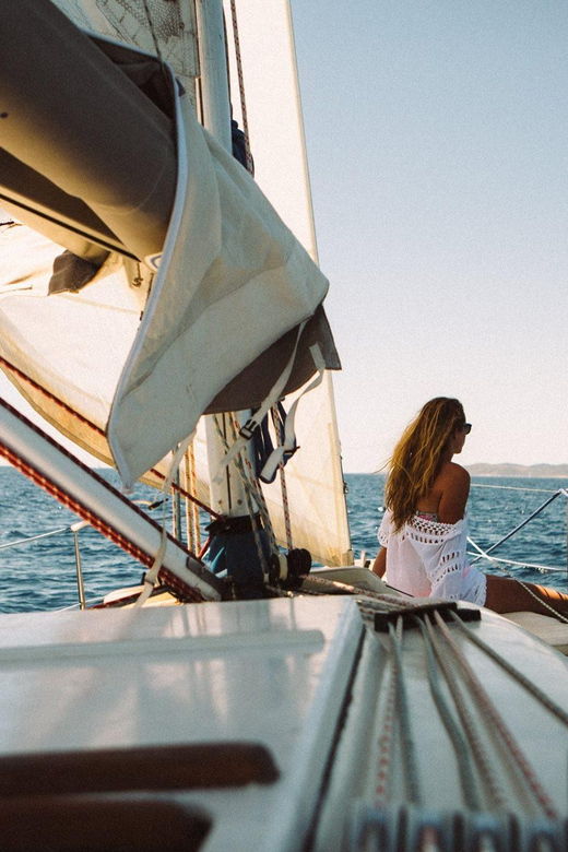 sunset-sailing-tour-on-the-pakleni-islands-2