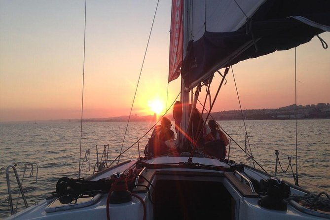 sunset-sailing-tour-on-the-tagus-river