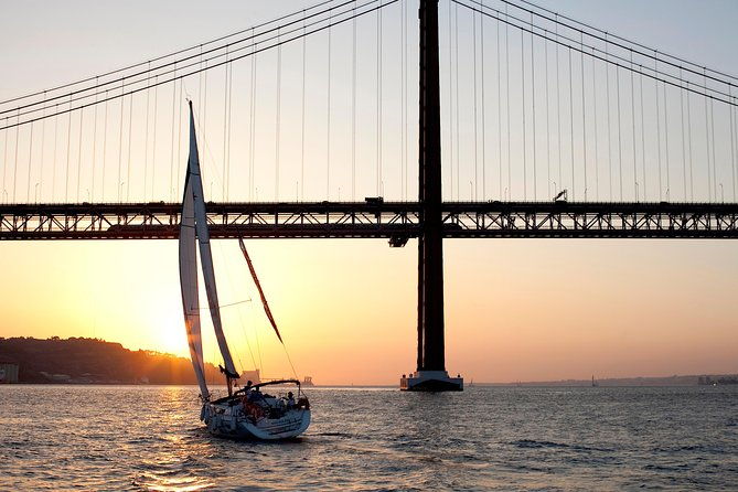 sunset-sailing-tour-on-the-tagus-river