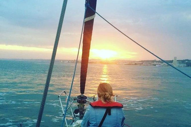 sunset-sailing-tour-on-the-tagus-river