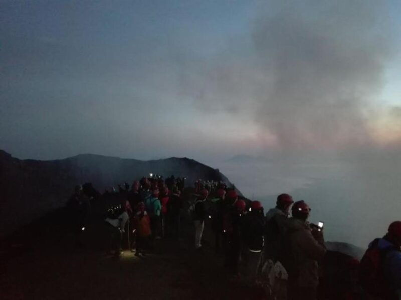 sunset-trekking-on-vulcano-stromboli
