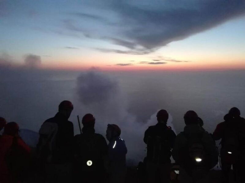 sunset-trekking-on-vulcano-stromboli