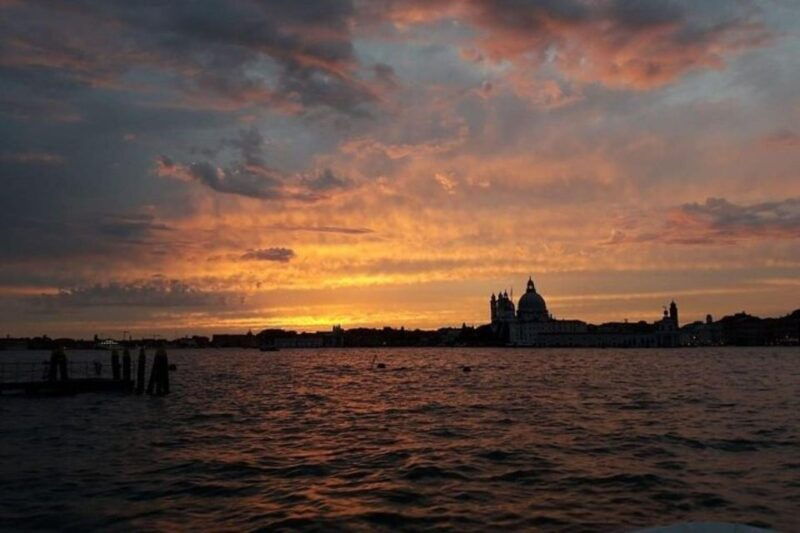 sunset-venetian-lagoon-with-prosecco