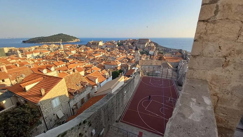 Sunset Wall Walk: 75-Minute Guided Tour & Free Exploration - Who Should Consider This Tour?