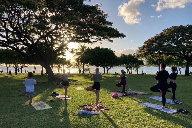 sunset-yoga-flow-at-magic-island-2