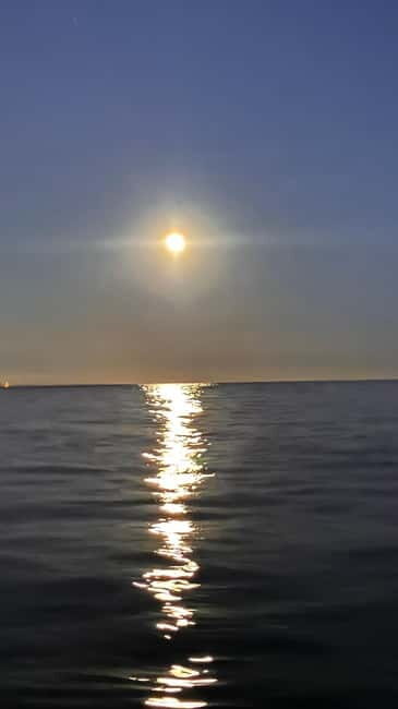 Sunset+paddle surf with music+fotos&videos Barceloneta+snack - Who Should Consider This Tour?