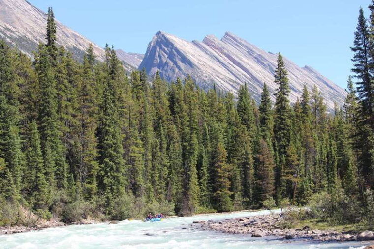 sunwapta-challenge-whitewater-rafting-in-jasper