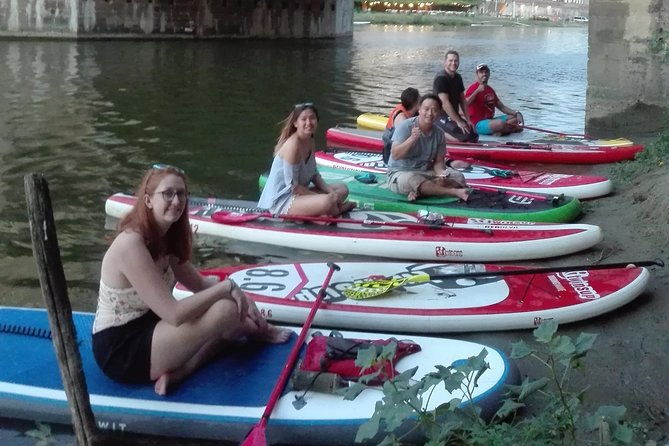 sup-at-ponte-vecchio-with-a-floating-drink-florence-paddleboarding