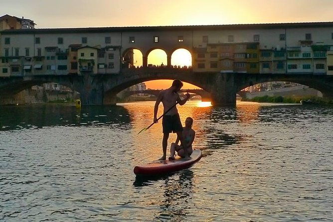 sup-at-ponte-vecchio-with-a-floating-drink-florence-paddleboarding