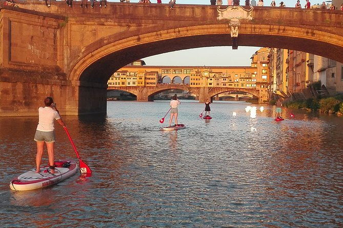 sup-at-ponte-vecchio-with-a-floating-drink-florence-paddleboarding