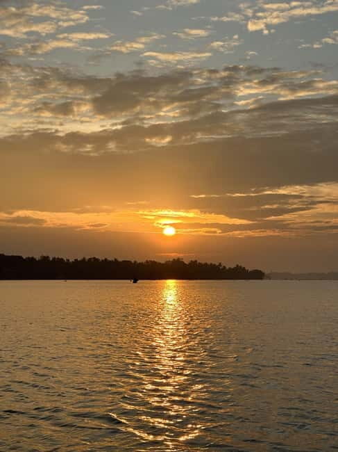 SUP in Kochi: Sunrise Stand-Up Paddleboarding Tour - An Authentic Morning on the Water in Kochi