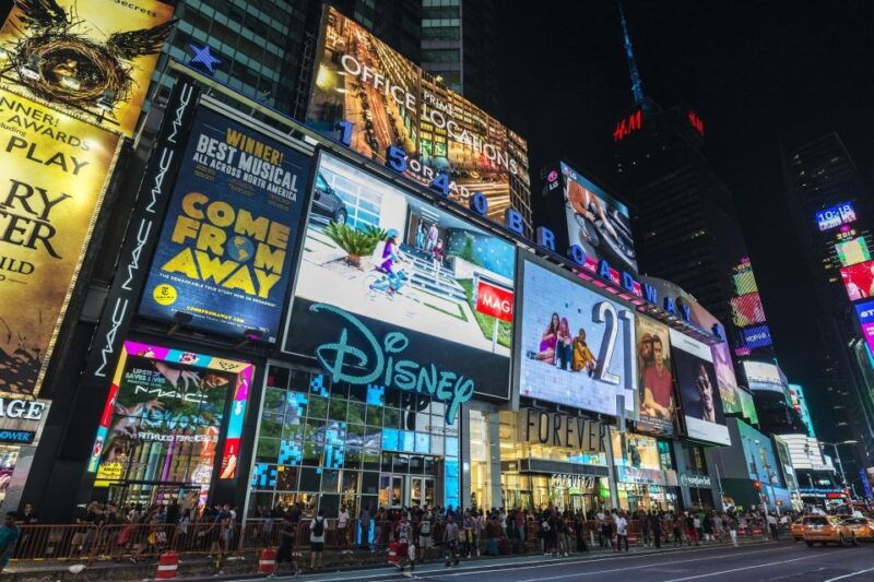 superheroes-in-new-york-city-private-walking-tour