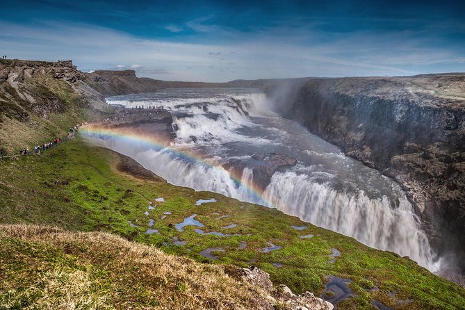 supersaver-small-group-golden-circle-tour-silfra-snorkeling