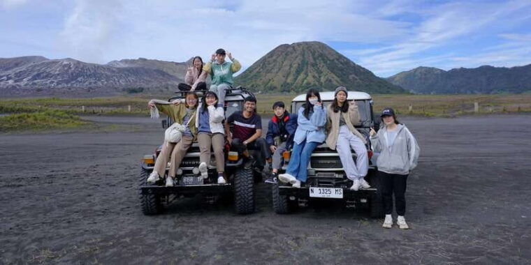 surabaya-bromo-sunrise-madakaripura-falls-full-day-tour