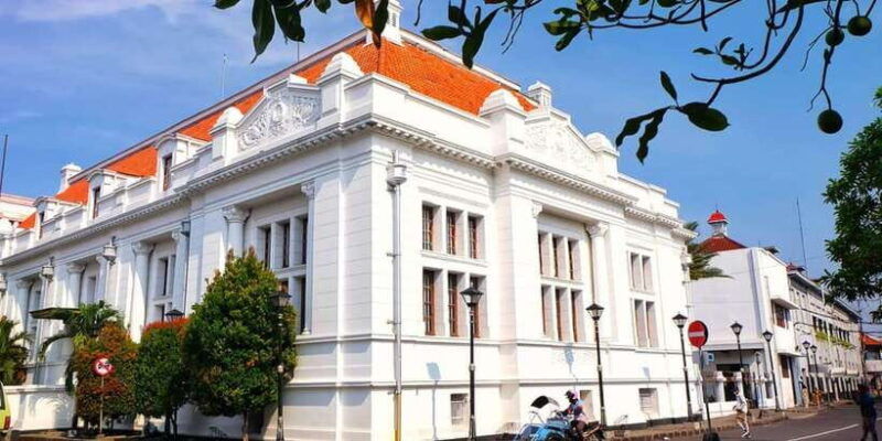 surabaya-city-excursions-with-private-car-driver-hire