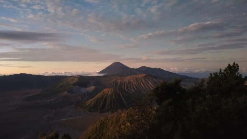 Surabaya: Mount Bromo Sunrise & Crater Climb Tour - Key Points