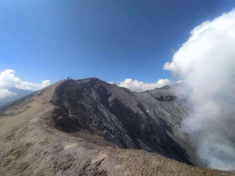 surabaya-or-malang-mount-bromo-sunrise-share-guided-tour