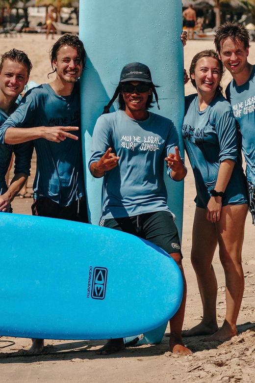 surf-in-vietnam-with-a-local