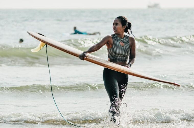 surf-in-vietnam-with-a-local