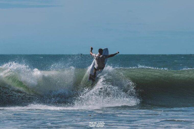 surf-in-vietnam-with-a-local