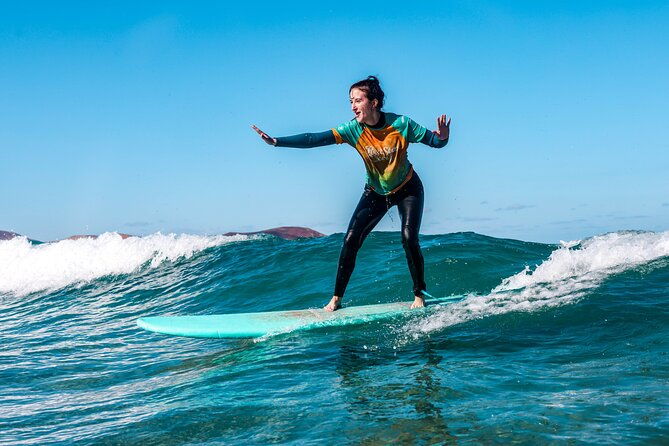 surf-lesson-for-beginners-in-famara-introduction-in-surfing
