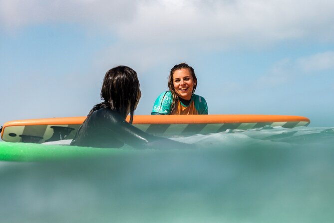 surf-lesson-for-beginners-in-famara-introduction-in-surfing