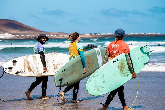 surf-lesson-for-beginners-in-famara-introduction-in-surfing