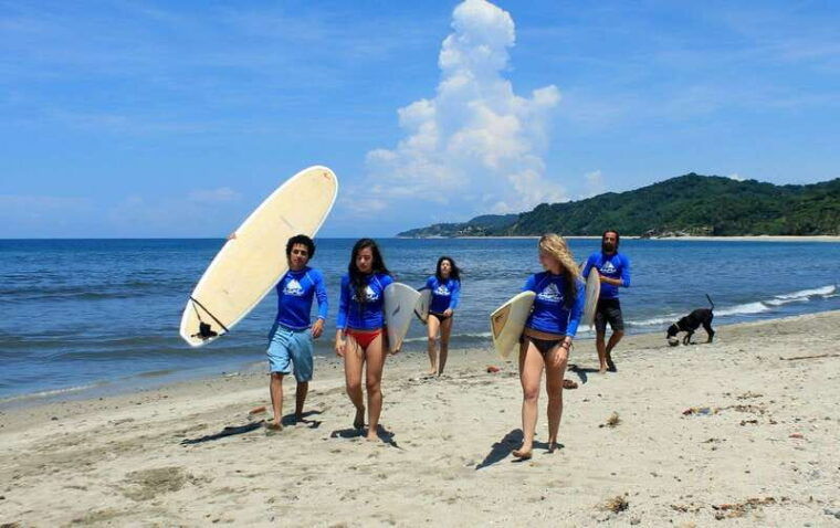 surf-lesson-in-sayulitas-beach