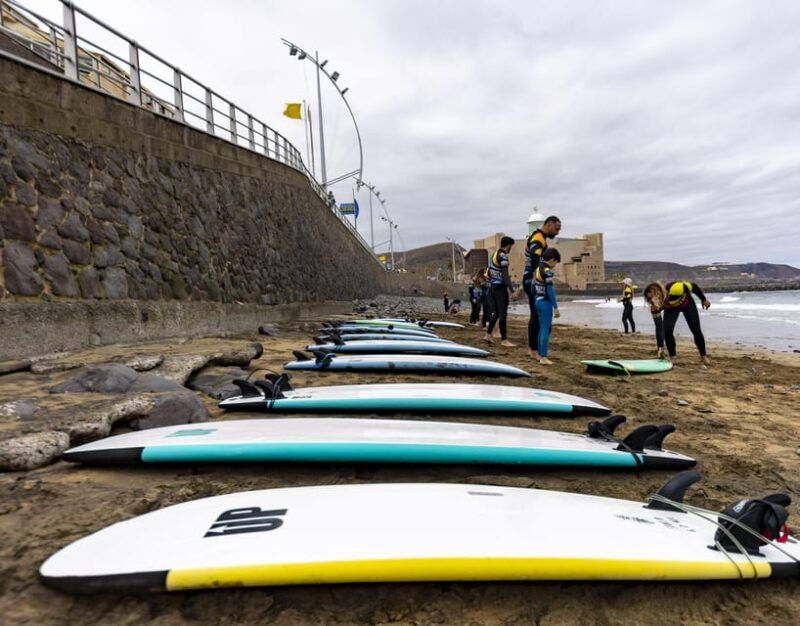 surf-lessons-in-las-canteras-beach