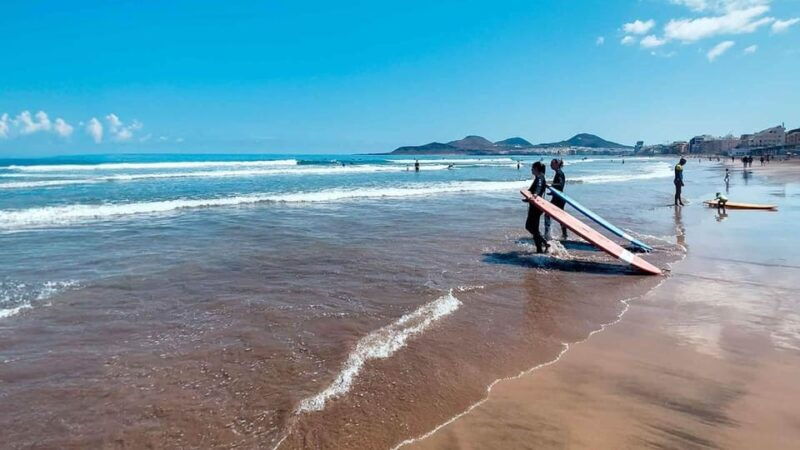 surf-lessons-in-las-canteras-beach
