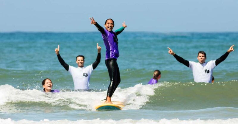 surf-lessons-on-the-mythical-site-of-la-torche