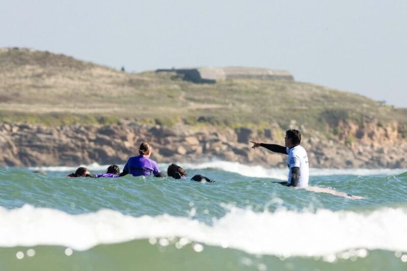 surf-lessons-on-the-mythical-site-of-la-torche