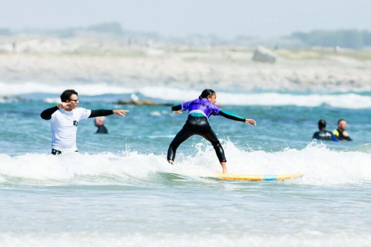 surf-lessons-on-the-mythical-site-of-la-torche