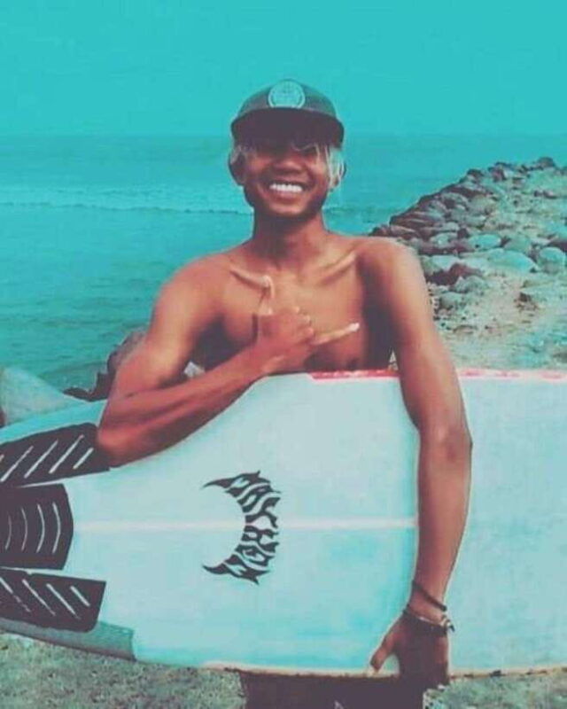 surfing-lessons-with-kuwen