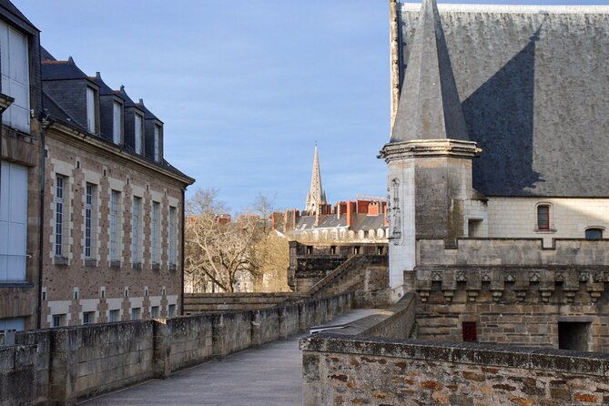 surprise-walk-of-nantes-with-a-local