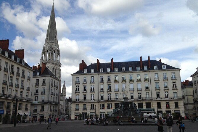 surprise-walk-of-nantes-with-a-local