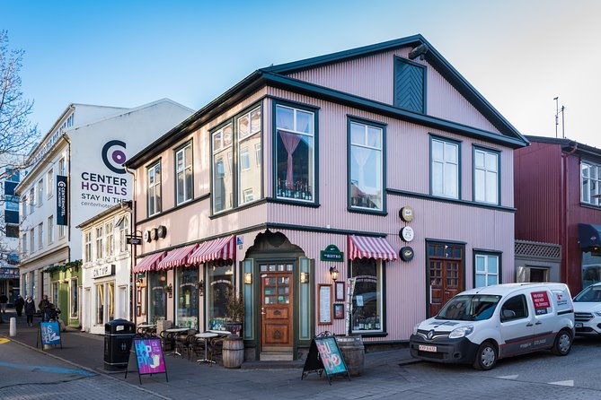 surprise-walk-of-reykjavik-with-a-local