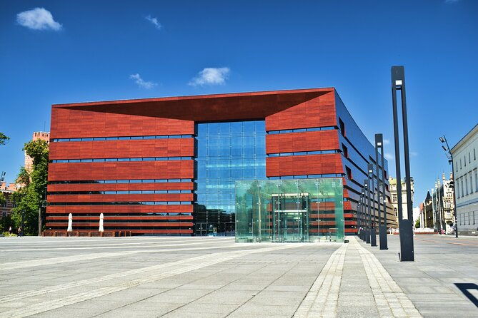 surprise-walk-of-wroclaw-with-a-local