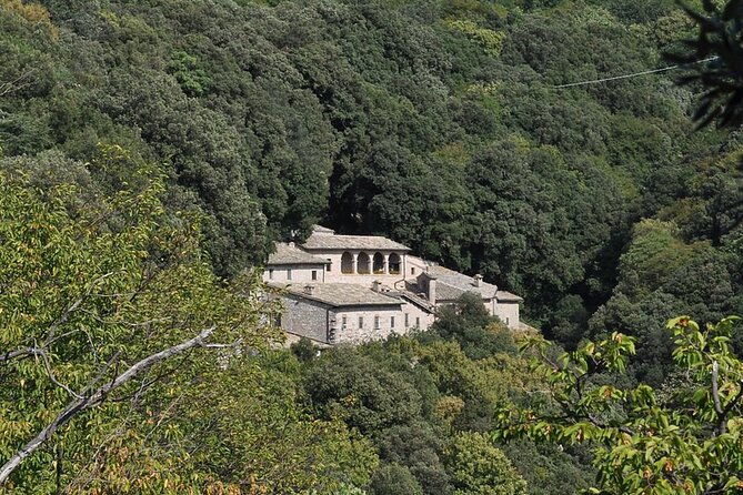 surroundings-of-assisi-in-the-footsteps-of-saint-francis