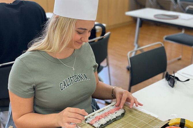 sushi-making-class-in-tsukiji-fish-market-with-pro-sushi-chef